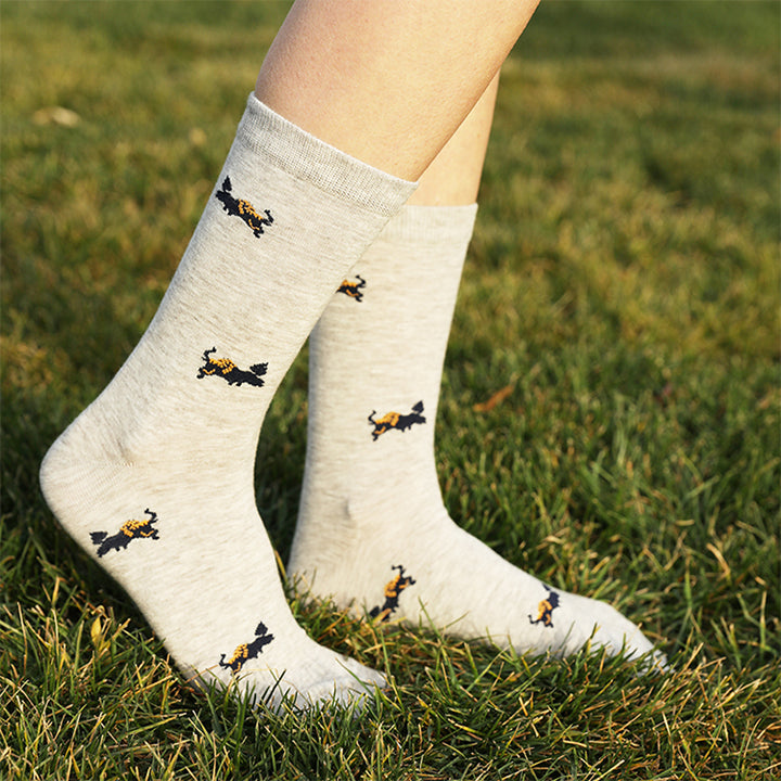 Gift warmth and luxury with the Yushu Socks Gift Set for Women. Crafted from soft yak wool, these socks provide comfort and style, making them perfect for any occasion.
