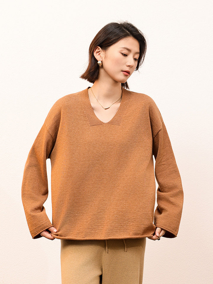 Stay cozy and stylish with the Shoton Women's Loose Basic Pullover. Made from a soft cotton-yak blend, this relaxed fit sweater is perfect for layering or wearing solo in any season.

