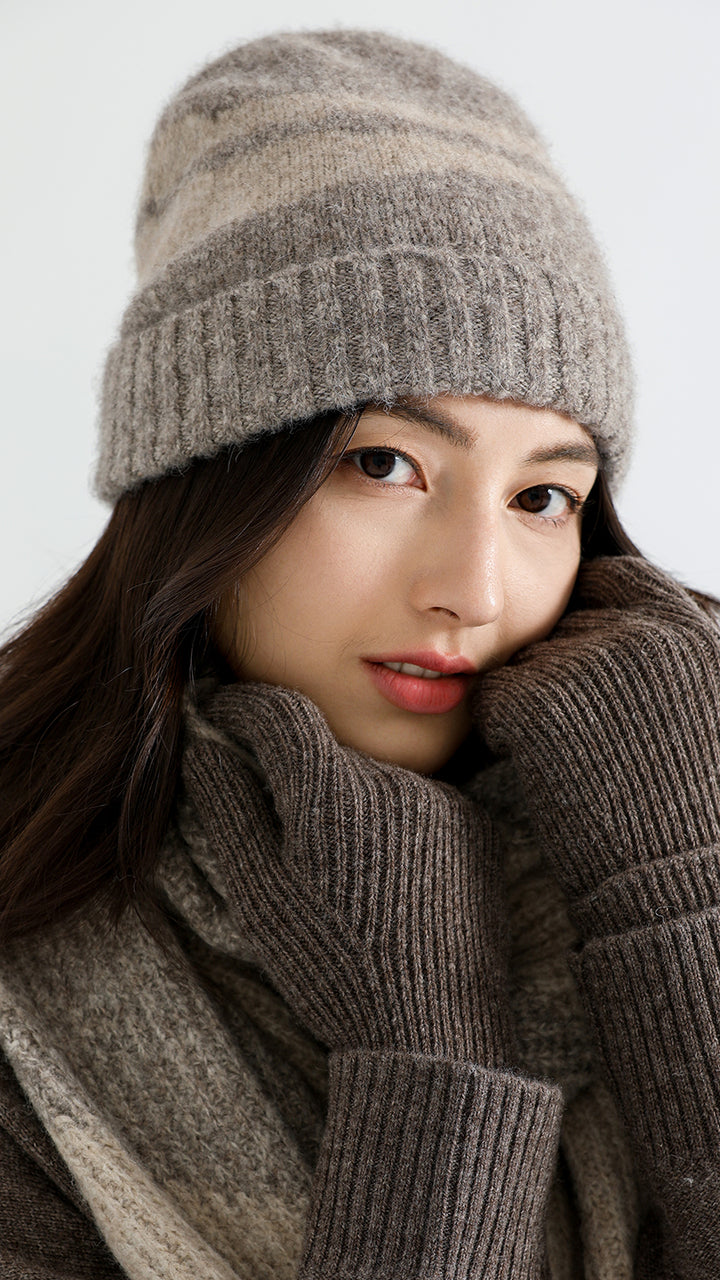 Stay warm and stylish with the Above Land Jacquard Yak Wool Hat. Made from a luxurious yak wool blend, this versatile hat features an elegant jacquard pattern, perfect for colder seasons. Ideal for both men and women, it’s the perfect accessory for comfort and style.




